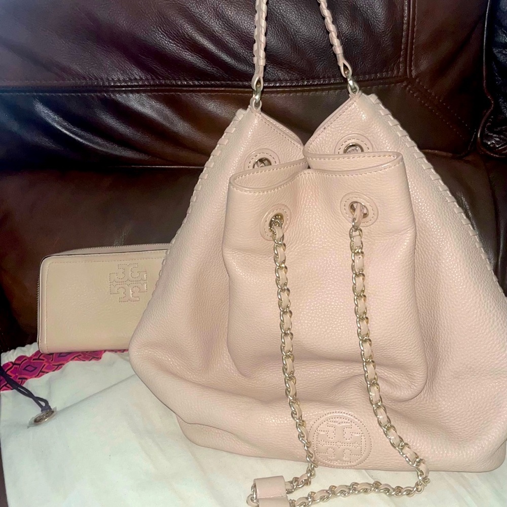 Tory Burch handbag & matching wallet in mint condition (McGraw bucket style) - Picture 3 of 5